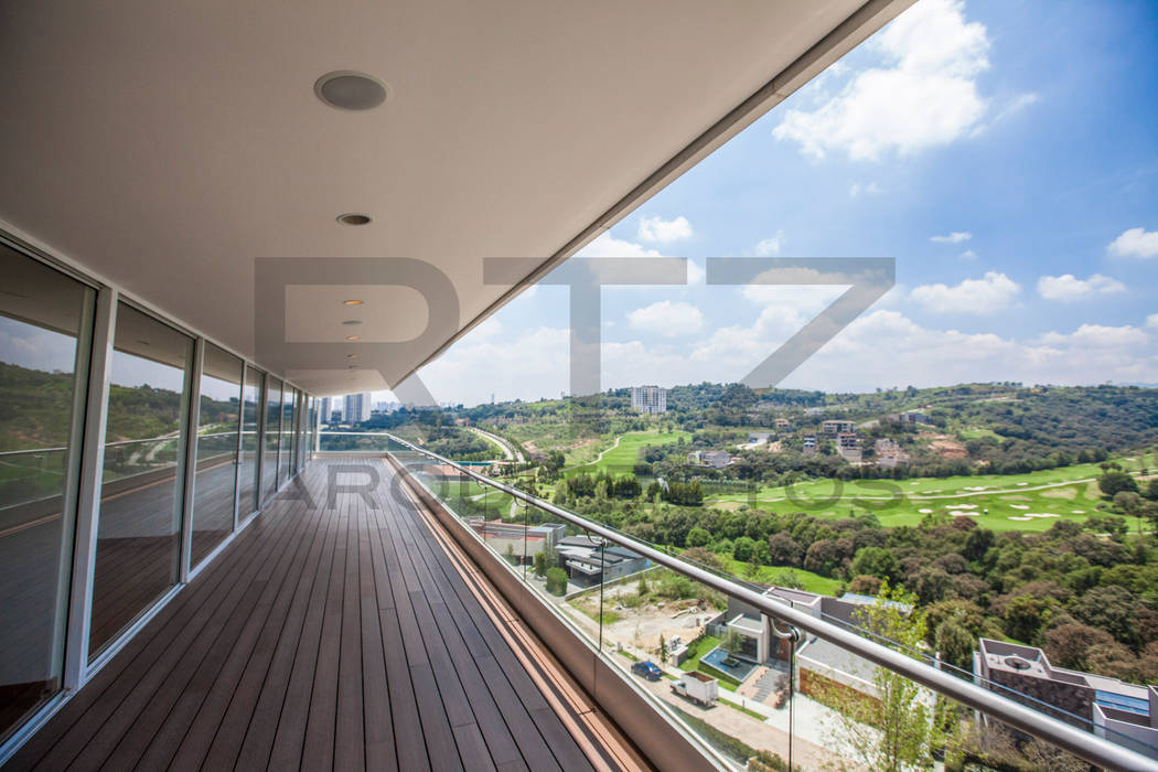 vista espectacular RTZ-Arquitectos Balcones y terrazas modernos