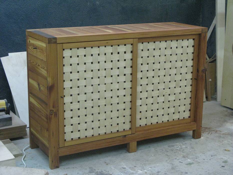 Credenza Aparador bilateral , Lenho Lento Cooperativa Lenho Lento Cooperativa Modern dining room Crockery & glassware