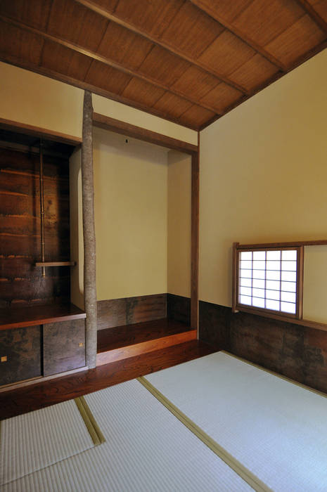 ２畳茶室 モリモトアトリエ / morimoto atelier モダンデザインの 多目的室 ブラウン