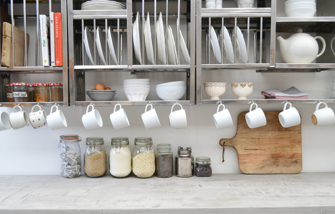 Modular shelving The Plate Rack Cocinas de estilo industrial Almacenamiento y despensa