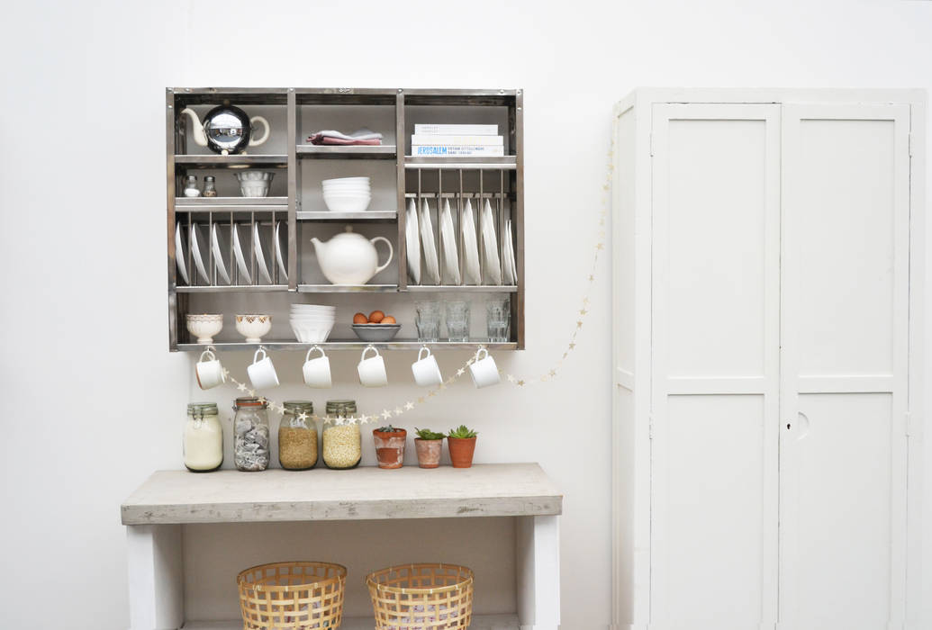 The Mighty Plate Rack: This utilitarian style Consisting of hooks, slots and shelves., The Plate Rack The Plate Rack Industriële keukens Opbergen