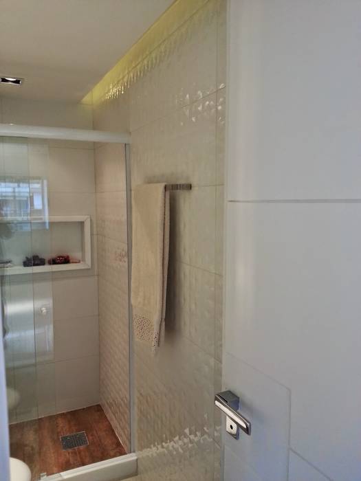 Banheiro clean por Lucio Nocito Arquitetura Lucio Nocito Arquitetura e Design de Interiores Banheiros modernos