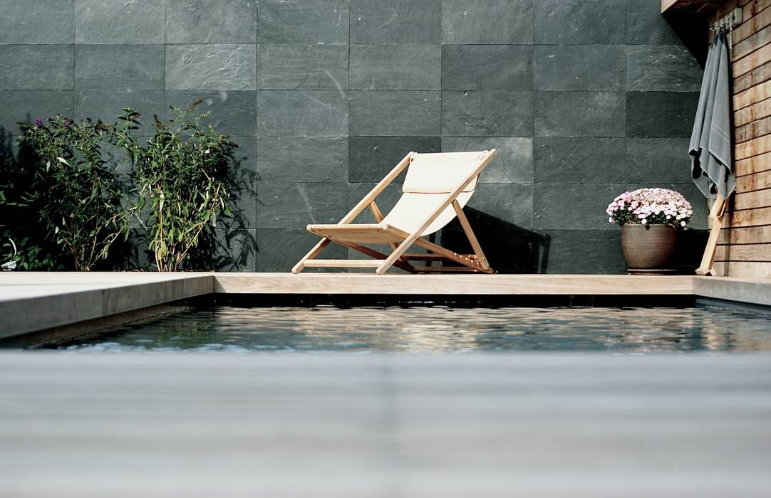 Terrasse mit Pool in Wien Woborsky interiors Minimalistische Pools Holz Holznachbildung