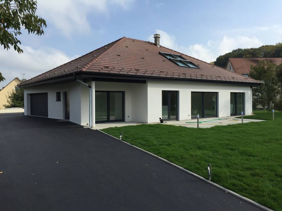 villa familiale à Hagenthal-le-Bas, A.FUKE-PRIGENT ARCHITECTE A.FUKE-PRIGENT ARCHITECTE Maisons classiques