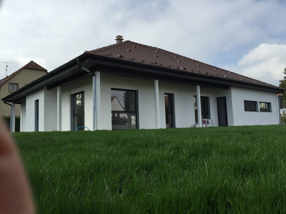 villa familiale à Hagenthal-le-Bas, A.FUKE-PRIGENT ARCHITECTE A.FUKE-PRIGENT ARCHITECTE 房子