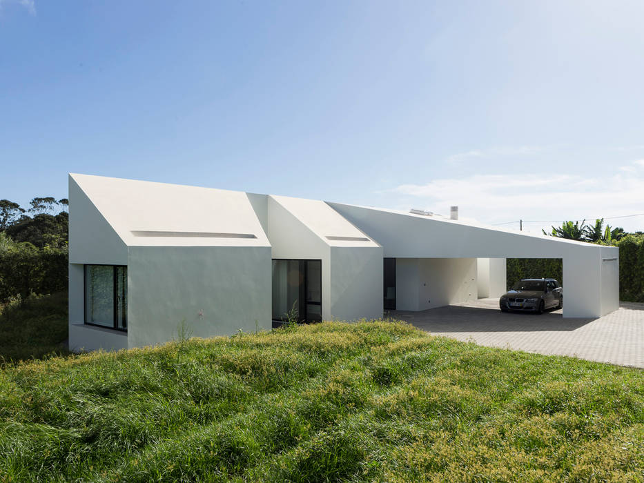 Casa Rosto do Cão, Monteiro, Resendes & Sousa Arquitectos lda. Monteiro, Resendes & Sousa Arquitectos lda. Corredores, halls e escadas minimalistas