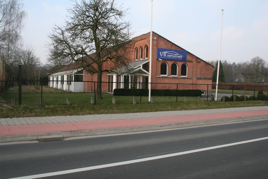 Tiendenschuur Van Mol Schoten, DI-vers architecten - BNA DI-vers architecten - BNA Casas de estilo moderno