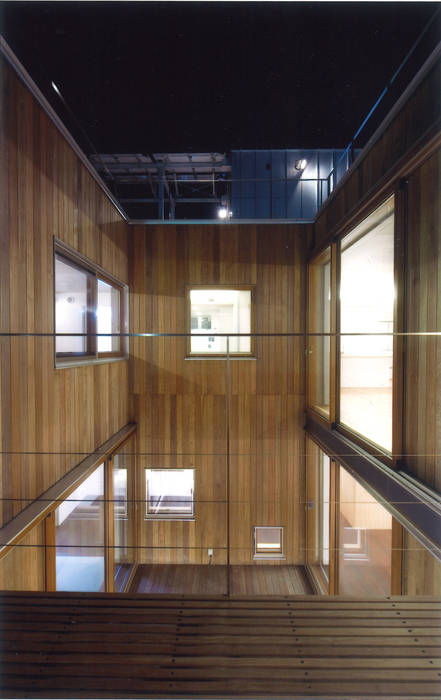 コートハウス, ツチヤタケシ建築事務所 ツチヤタケシ建築事務所 モダンデザインの テラス