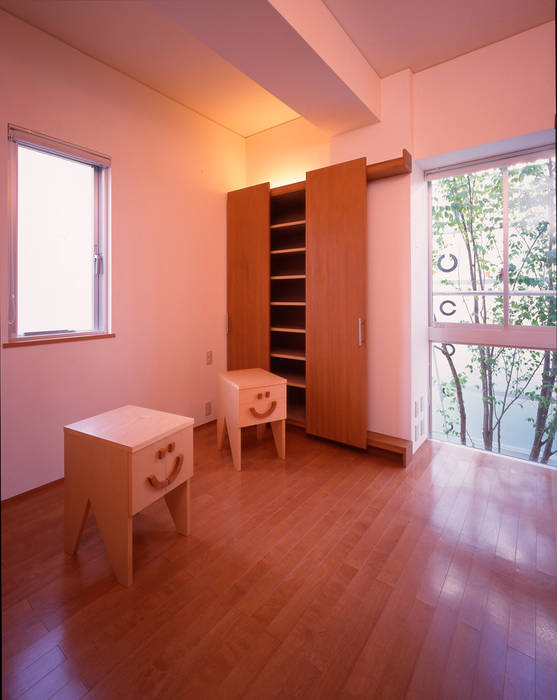 K邸＆医院/ K house & clinic, Guen BERTHEAU-SUZUKI Co.,Ltd. Guen BERTHEAU-SUZUKI Co.,Ltd. Modern style bedroom