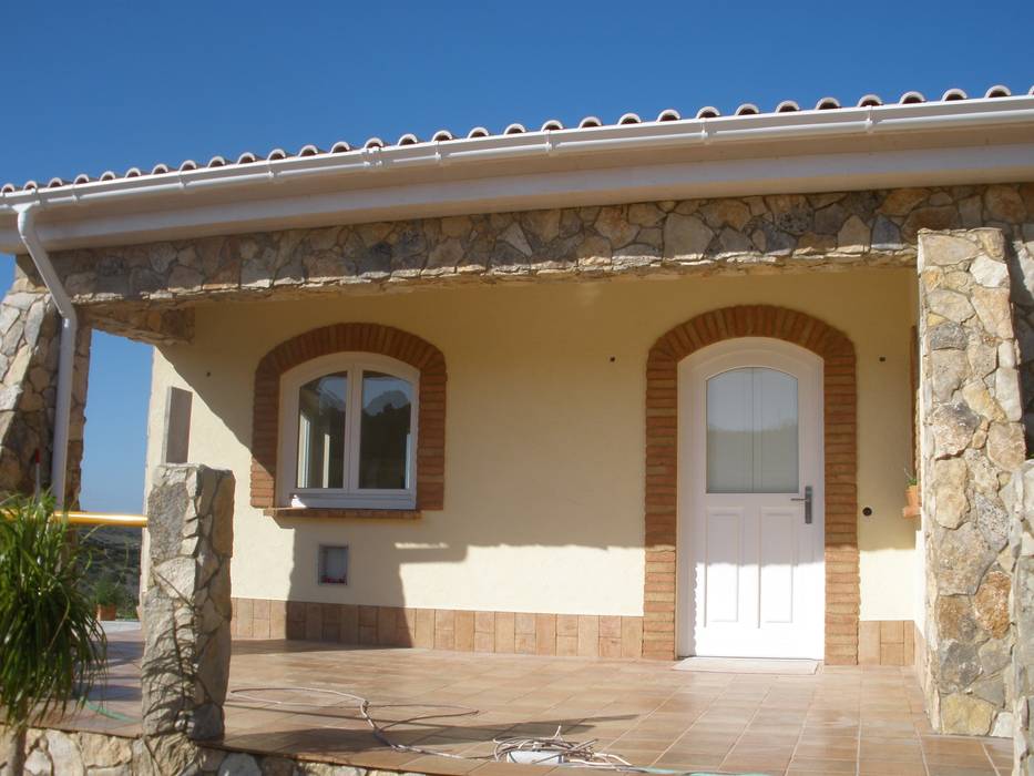 Home Renovation RenoBuild Algarve Casas de estilo rústico