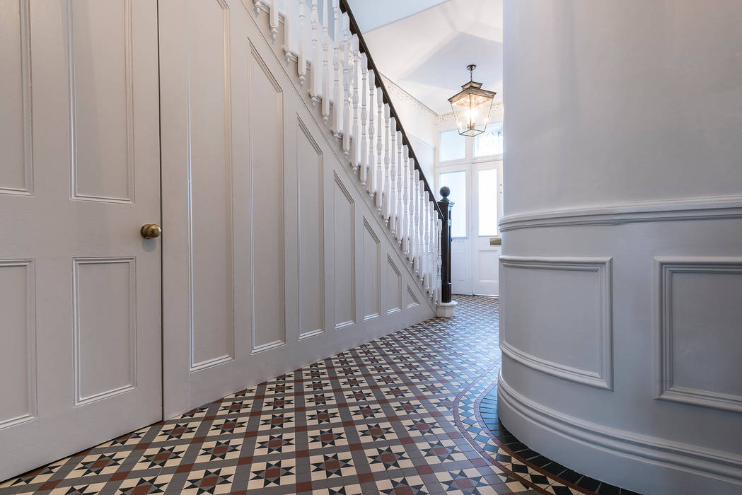 Full renovation on Trinity Road, London, Grand Design London Ltd Grand Design London Ltd Modern corridor, hallway & stairs