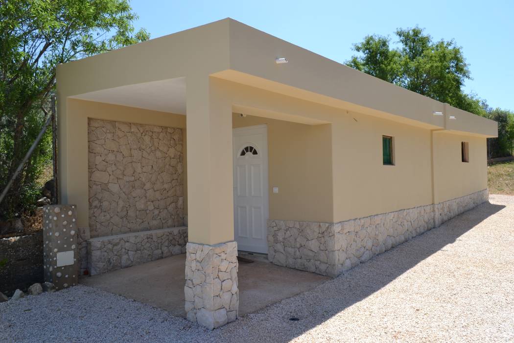 Facade Repair and Painting / Crack Repair System RenoBuild Algarve Casas de estilo mediterráneo