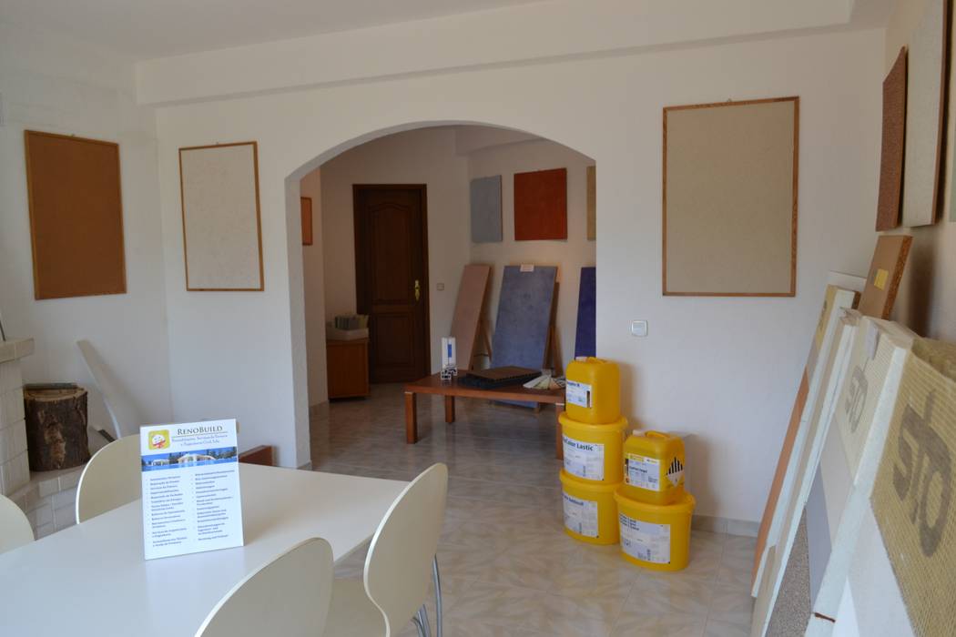 ​Ausstellungsraum - RenoBuild Algarve RenoBuild Algarve Ausgefallene Wohnzimmer