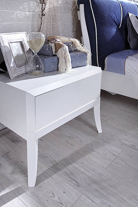 Dream white w marynarskim stylu, Swarzędz Home Swarzędz Home Mediterranean style bedroom Bedside tables