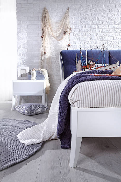 Dream white w marynarskim stylu, Swarzędz Home Swarzędz Home Mediterranean style bedroom Beds & headboards