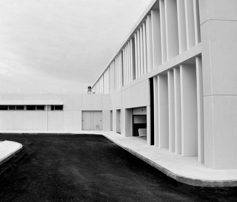 Centro de Saúde | Montemor o Novo, ATELIER DA CIDADE ATELIER DA CIDADE Espaces commerciaux Cliniques