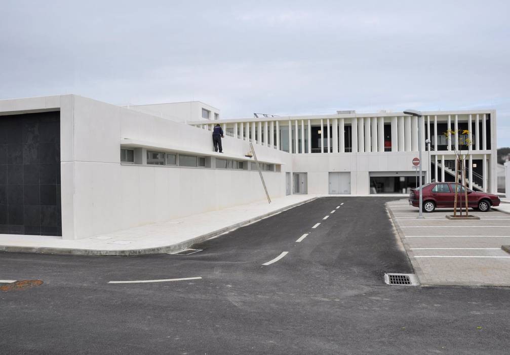 Centro de Saúde | Montemor o Novo, ATELIER DA CIDADE ATELIER DA CIDADE Gewerbeflächen Praxen