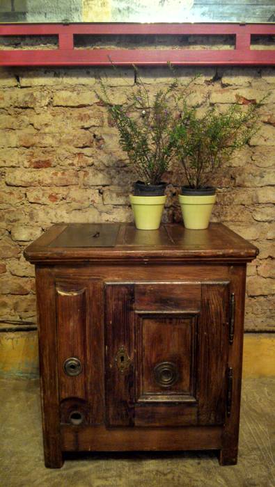 ANTIGUA HELADERA DE CAMPO, Muebles eran los de antes - Buenos Aires Muebles eran los de antes - Buenos Aires Wine cellar Solid Wood Multicolored Wine cellar