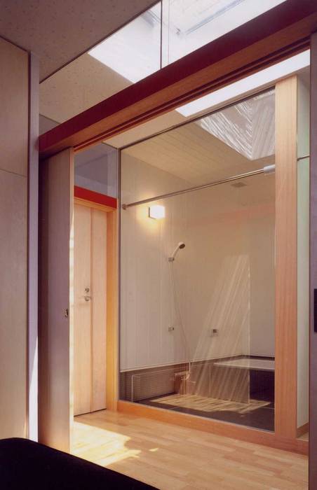 住宅浴室 有限会社加々美明建築設計室 モダンスタイルの お風呂