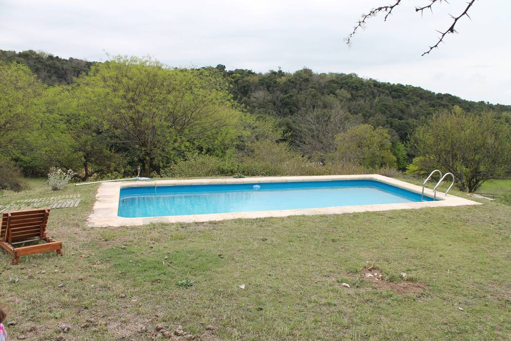 PILETA EN LA LOMA Casas de Campo Piscinas rústicas Piedra