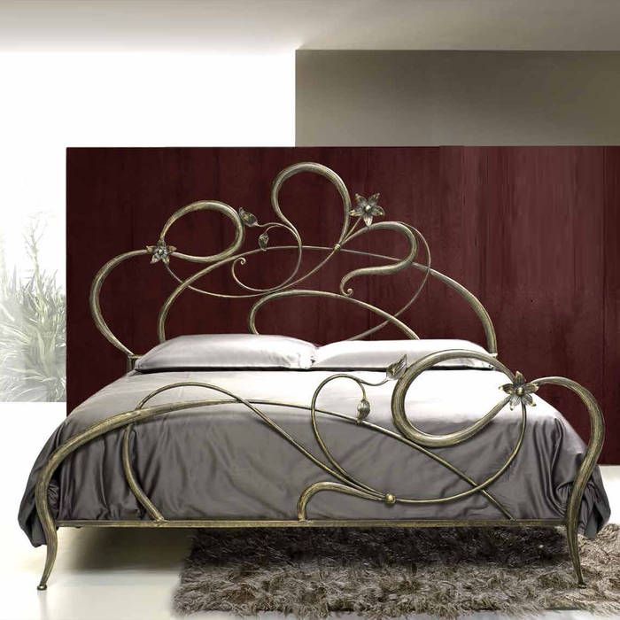 'Ane' Hand made wrought iron Italian bed by Cosatto homify Cuartos de estilo moderno Hierro/Acero Camas y cabeceras