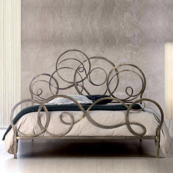 'Azzurra' Hand made wrought iron Italian bed by Cosatto homify Quartos modernos Ferro/Aço Camas e cabeceiras