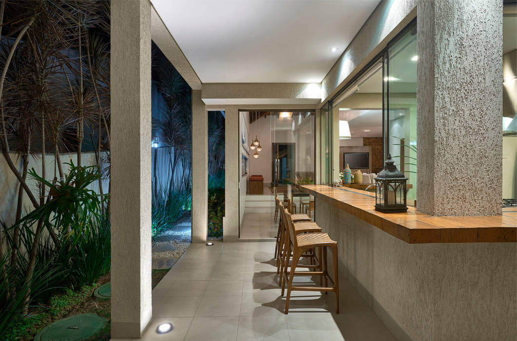 Isabela Canaan Arquitetos e Associados Balcone, Veranda & Terrazza in stile moderno