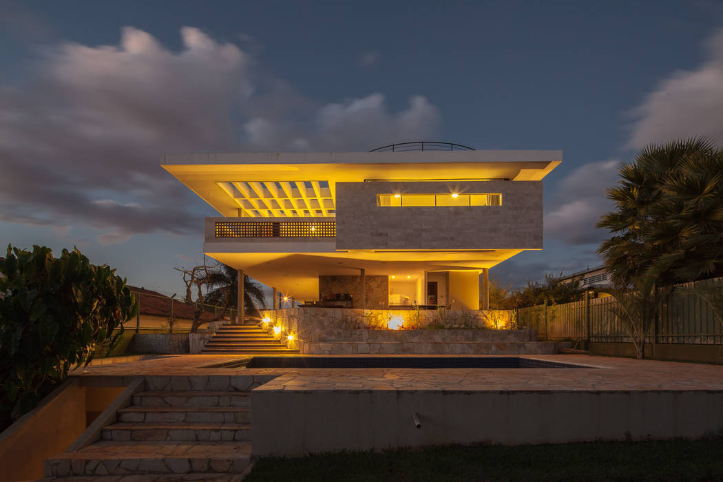 Vista posterior - noturna MGS - Macedo, Gomes & Sobreira Casas modernas