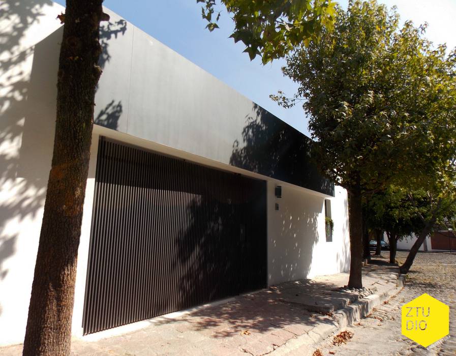 Fachada principal ZTUDIO-ARQUITECTURA Casas de estilo minimalista