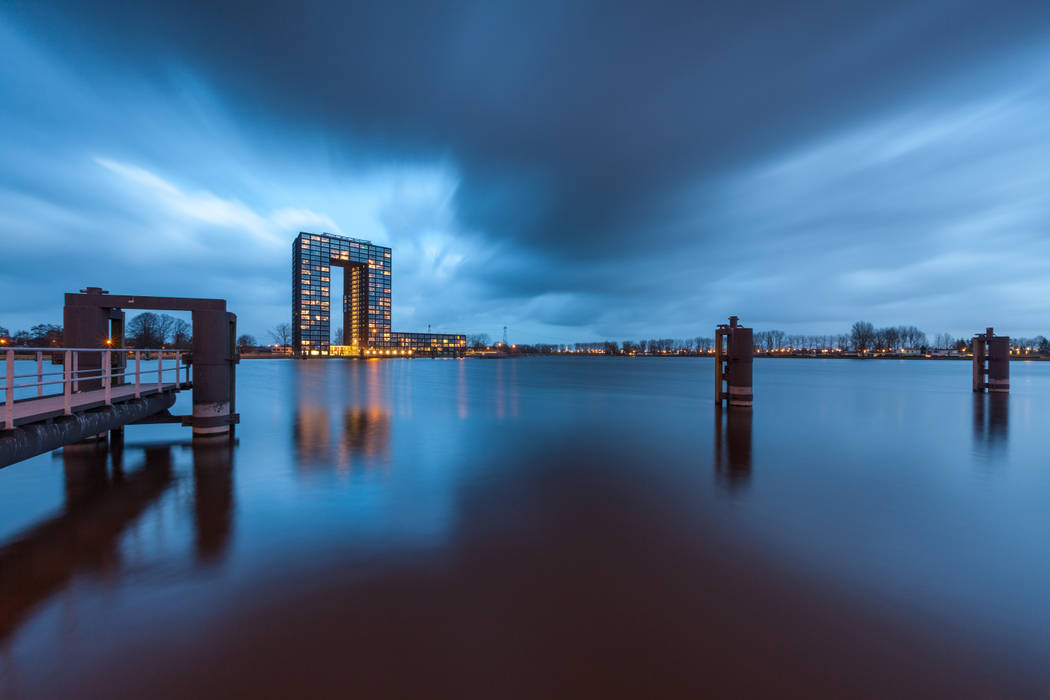 Tasmantoren Groningen, WALarchitectenbureau WALarchitectenbureau Moderne huizen Water,Wolk,Lucht,Gebouw,Schemering,meer,Horizon,Dok,Stad,Torenblok