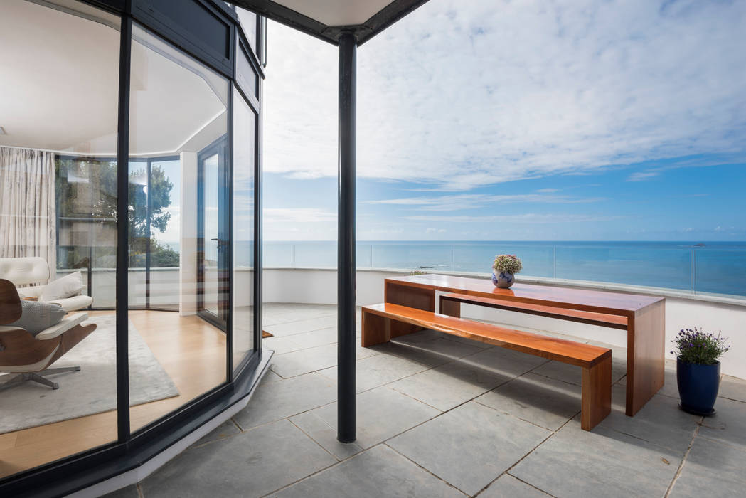 Gwel-An-Treth, Sennen Cove, Cornwall, Laurence Associates Laurence Associates Modern balcony, veranda & terrace