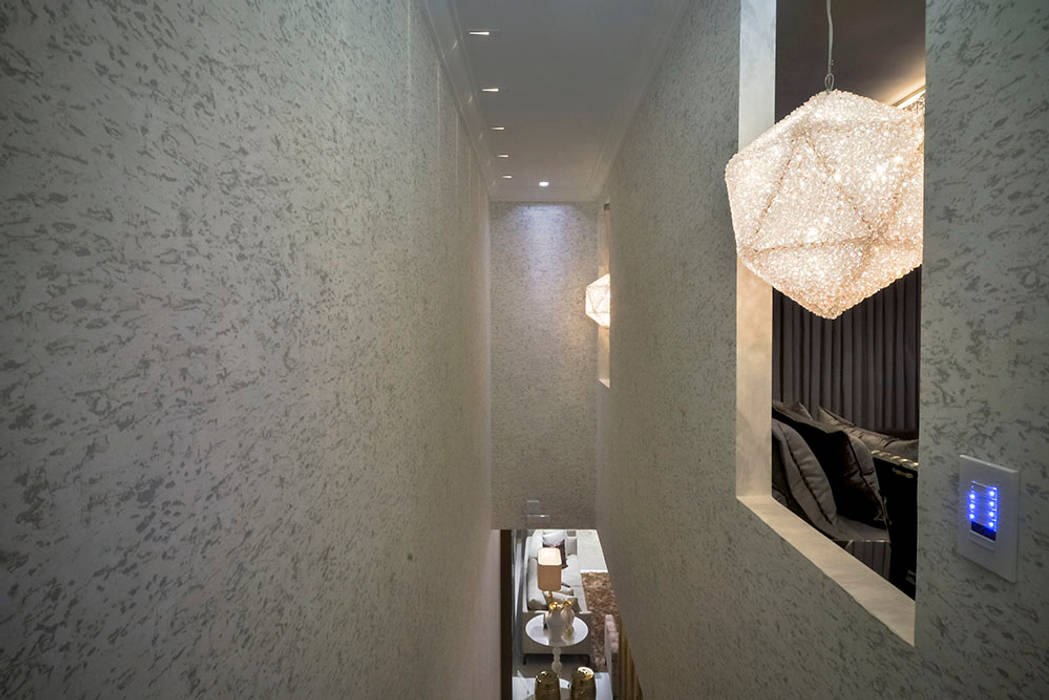 Polígono um ambiente para cada um - Ambiente CASA COR SC 2015, Spengler Decor Spengler Decor Classic style corridor, hallway and stairs