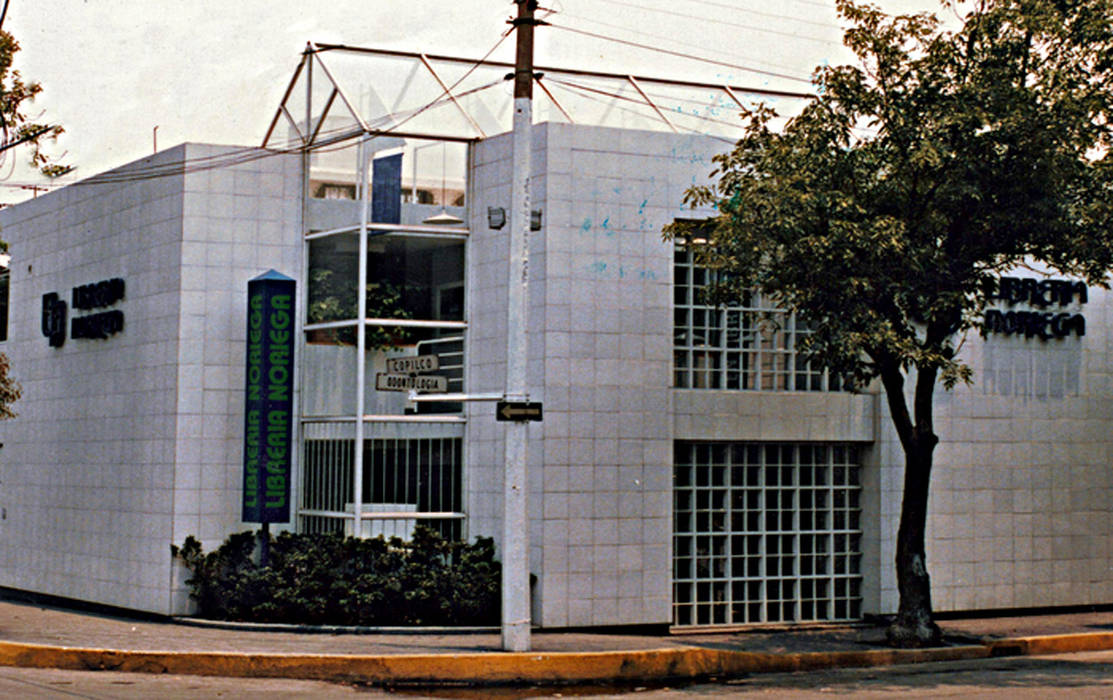 Libreria Noriega Boué Arquitectos Espacios comerciales Oficinas y tiendas