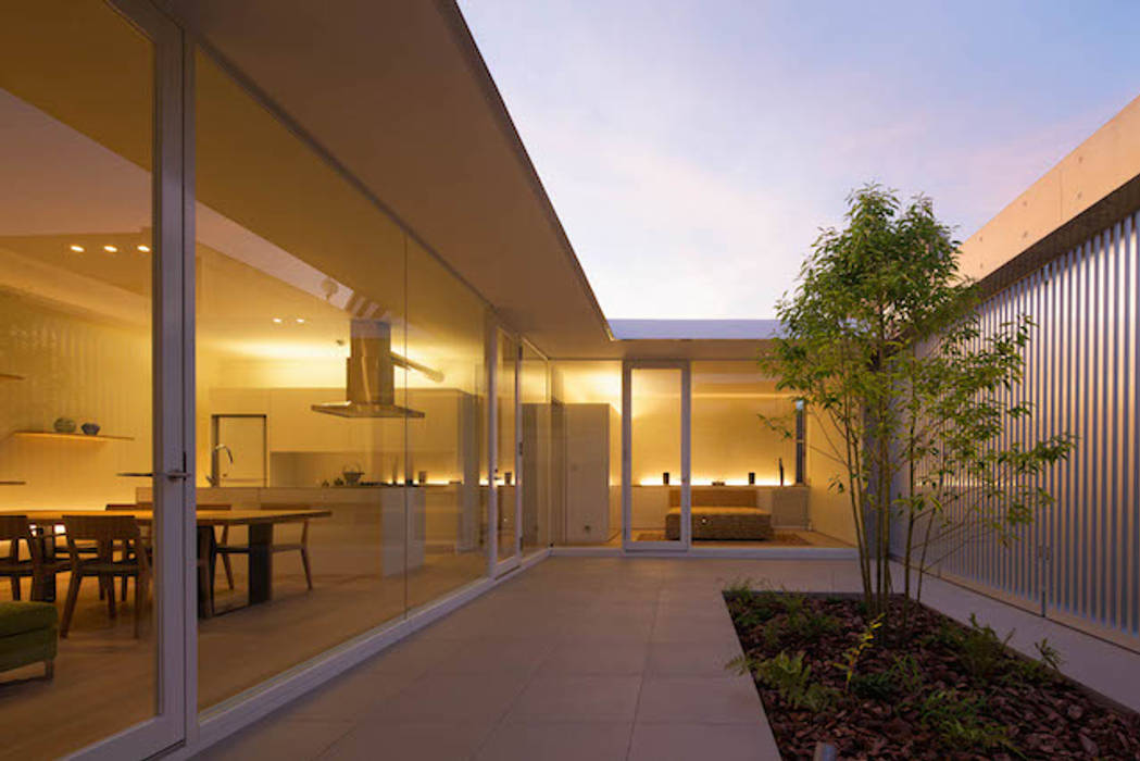 自由ヶ丘の家, MANI建築デザイン事務所 MANI建築デザイン事務所 minimalist style balcony, porch & terrace