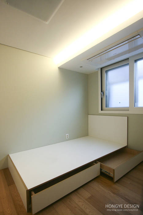 방안에 숨은책방, 작지만 효율적인 주택인테리어_26py, 홍예디자인 홍예디자인 Modern style bedroom