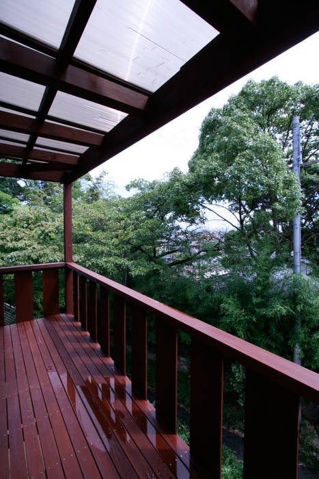風呂敷住宅 ＜展開する家＞, 士 士 Balcones y terrazas de estilo moderno Madera Acabado en madera