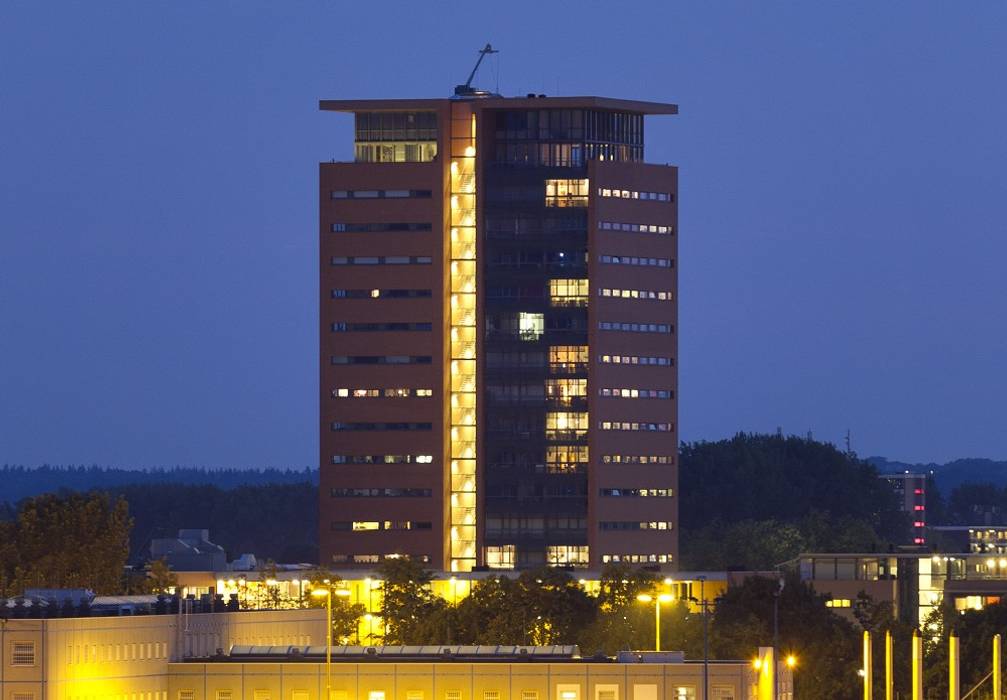 Toren van Gelre Arnhem, Van de Looi en Jacobs Architecten Van de Looi en Jacobs Architecten 現代房屋設計點子、靈感 & 圖片