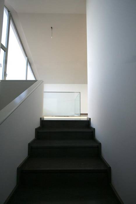 Construcción vivienda en Albandi, Bocetto Interiorismo y Construcción Bocetto Interiorismo y Construcción Modern Corridor, Hallway and Staircase