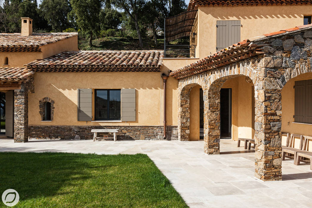 VILLA - LA GARDE FREINET - Pierre naturelle, PASSAGE CITRON PASSAGE CITRON Pareti & Pavimenti in stile mediterraneo