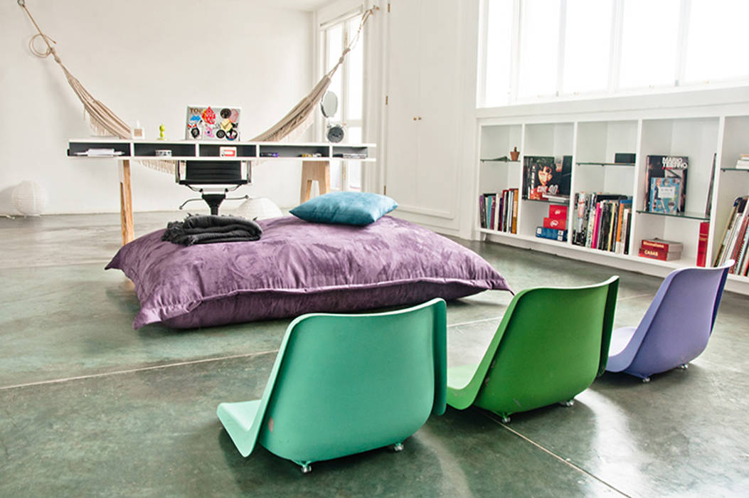 Área de descanso PUNCH TAD Oficinas de estilo minimalista