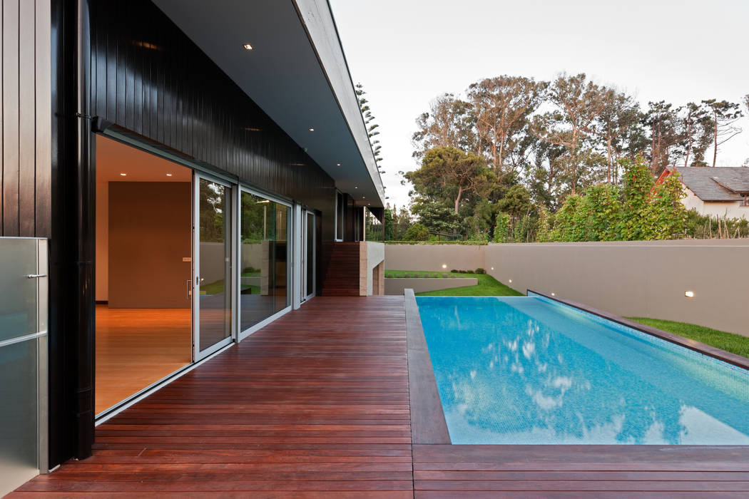 Casa AA, XYZ Arquitectos Associados XYZ Arquitectos Associados Moderne Pools