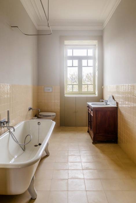 Vista interior - instalação sanitária Clínica de Arquitectura Casas de banho modernas Cerâmica