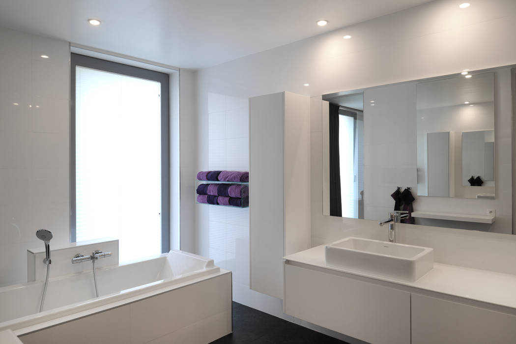 Aux portes du Limbourg, Luc Spits Interiors Luc Spits Interiors Modern Bathroom