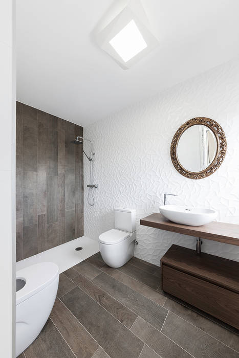 Vivienda en Mugardos, AD+ arquitectura AD+ arquitectura Modern bathroom Ceramic