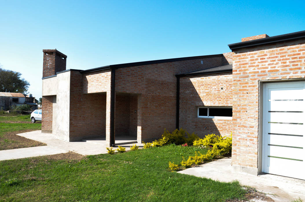 CASA ZURLO - BARDUCCO, norte.ARQ norte.ARQ Casas modernas: Ideas, imágenes y decoración Ladrillos