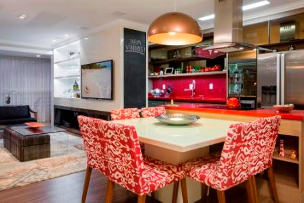 Living e cozinha integradas Priscila Koch Arquitetura + Interiores Salas de jantar modernas