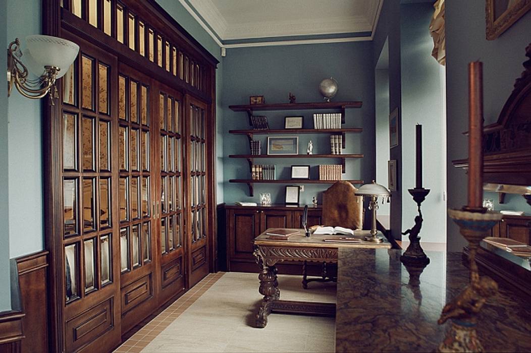 Квартира для ценителей петербургского стиля, Студия братьев Жилиных Студия братьев Жилиных Classic style study/office