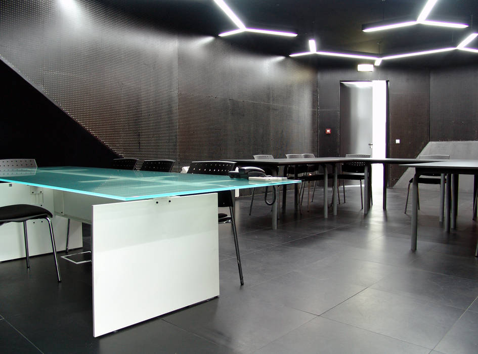 Inovation point - Braga - Portugal, iduna iduna Modern style study/office Desks
