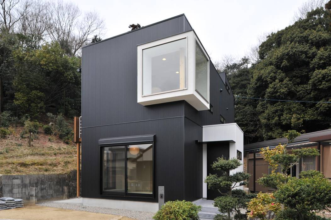 西坂部の家, 若山建築設計事務所 若山建築設計事務所 Eclectic style houses Metal Black