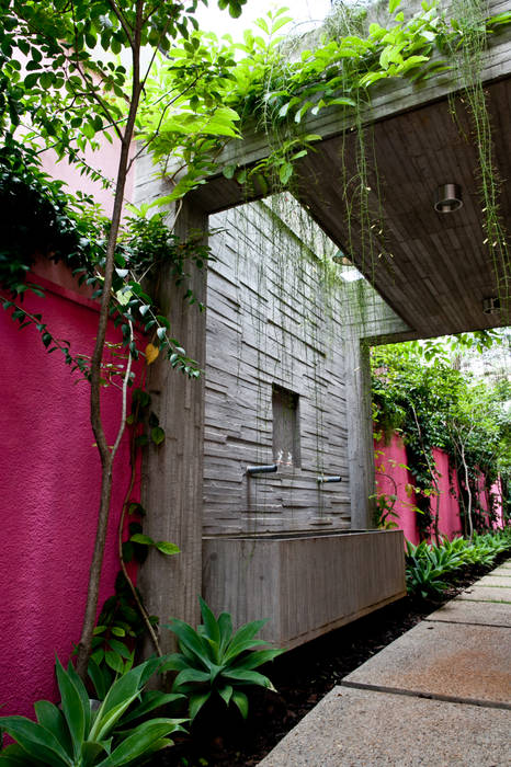 Casa Nando Reis, Estúdio Paulo Alves Estúdio Paulo Alves Modern balcony, veranda & terrace